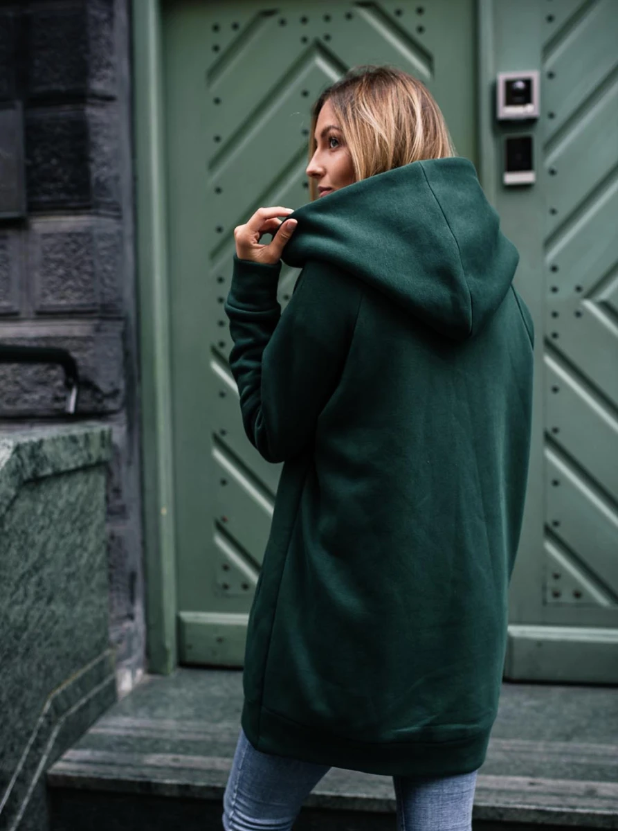 Ciemnozielona bluza damska COMFY z kapturem i suwakiem – model rozpięty