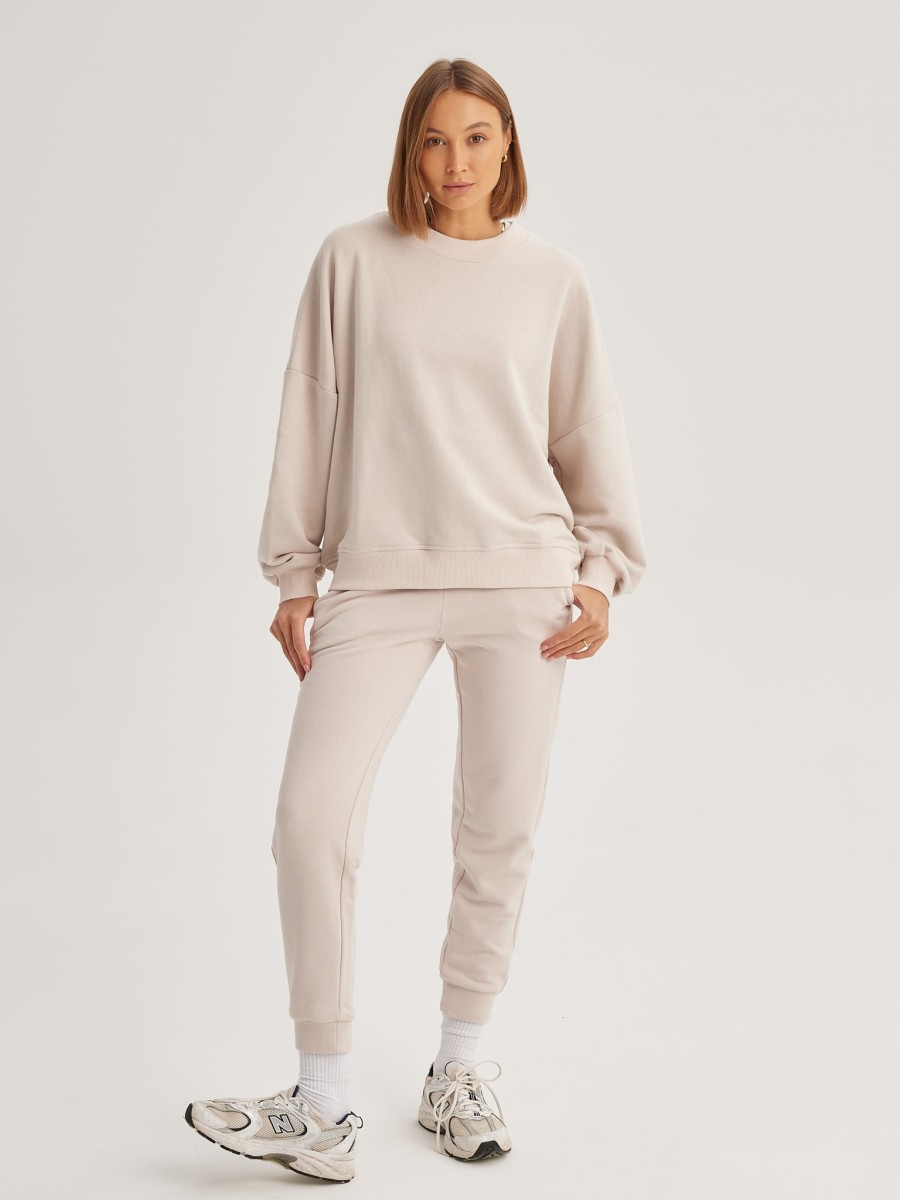 Bluza damska bez kaptura CHILL biszkoptowa z okrągłym dekoltem, luźny fason oversize w stylizacji dresowej marki MAFFEI.