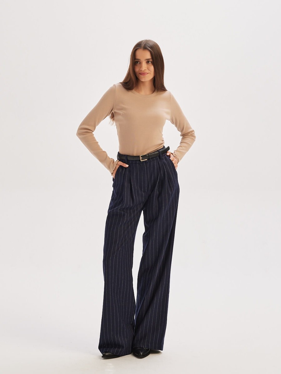 Eleganckie spodnie damskie LAUREN granatowe z wełny z wysokim stanem i szerokimi nogawkami do biznesowych stylizacji marki MAFFEI.