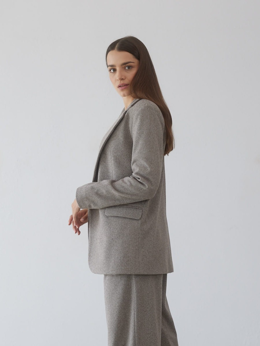 Marynarka damska-oversize-BROOKLYN-jodełka-prosty fason-klasyczne klapy-naturalna tkanina-marka MAFFEI.