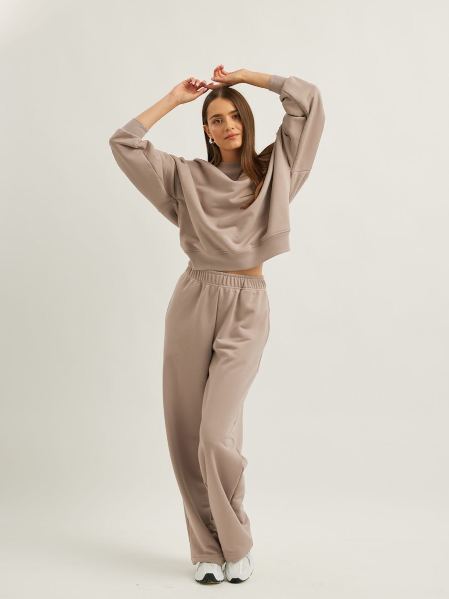 Krótka bluza damska CHILL z przodu w pełnej sylwetce, alpaca, z luźnym krojem, elastycznym dołem i długimi rękawami marki MAFFEI.