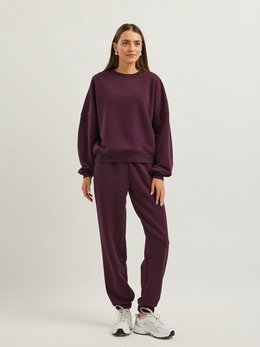 Bawełniana bluza premium CHILL z przodu w pełnej sylwetce, wino, z oversize'owym fasonem, okrągłym dekoltem i długimi rękawami marki MAFFEI.