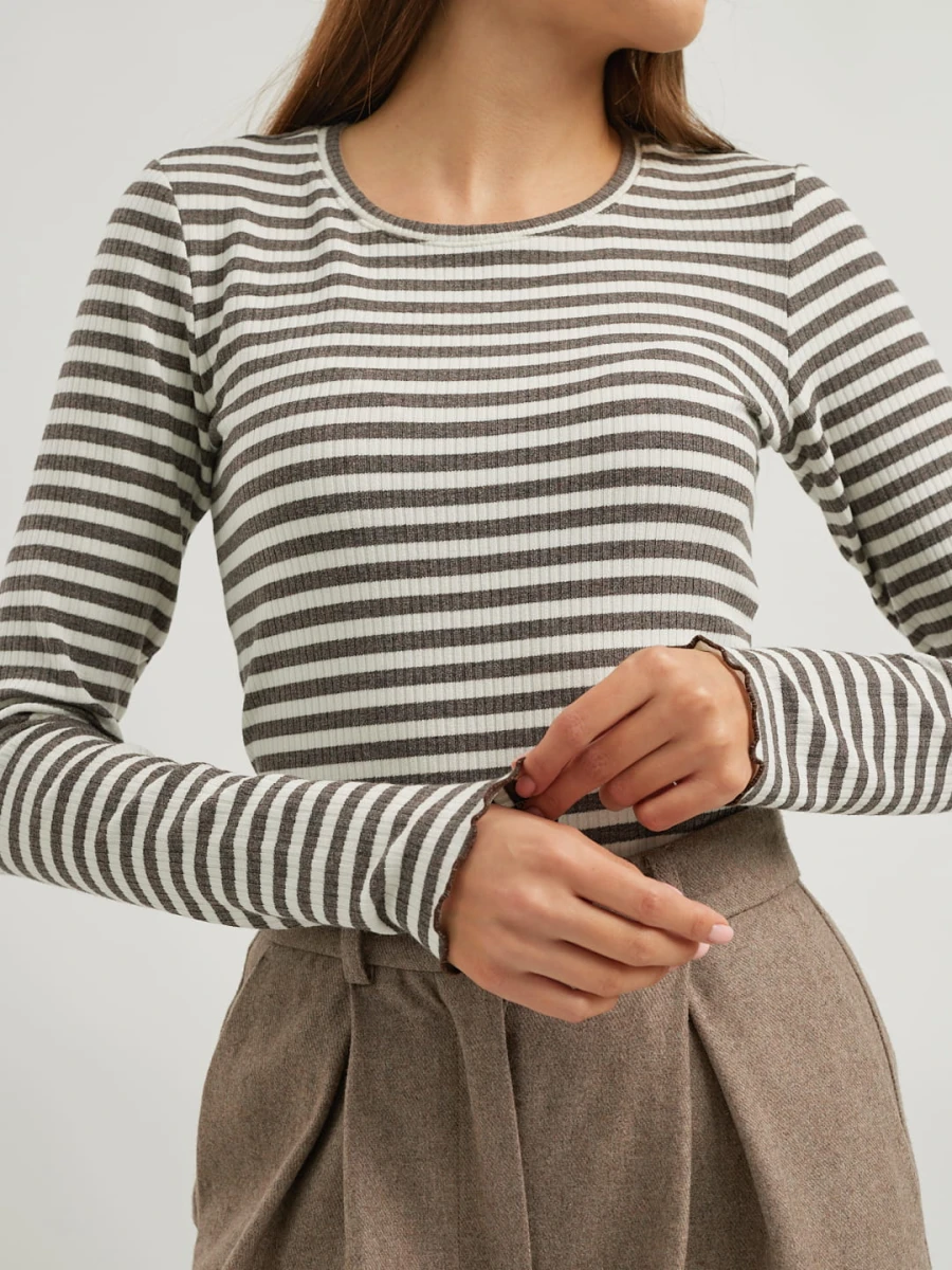 Longsleeve damski MELODY w paski mocca z przodu, z prążkowanej dzianiny wiskozowej, z okrągłym dekoltem i długimi rękawami marki MAFFEI.