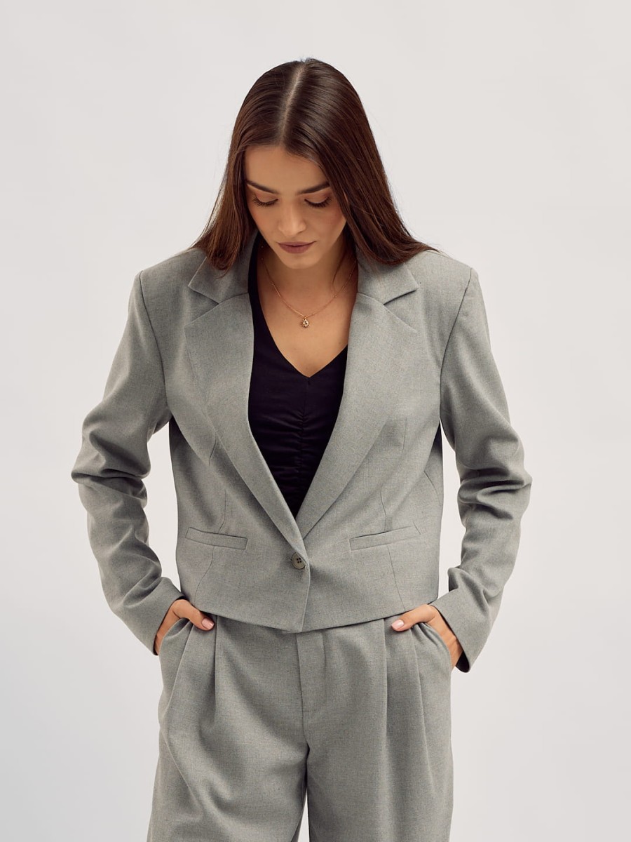 Elegancka marynarka damska do pracy-ELLE-szara-z klasycznymi klapami-prostym fasonem-marka MAFFEI.