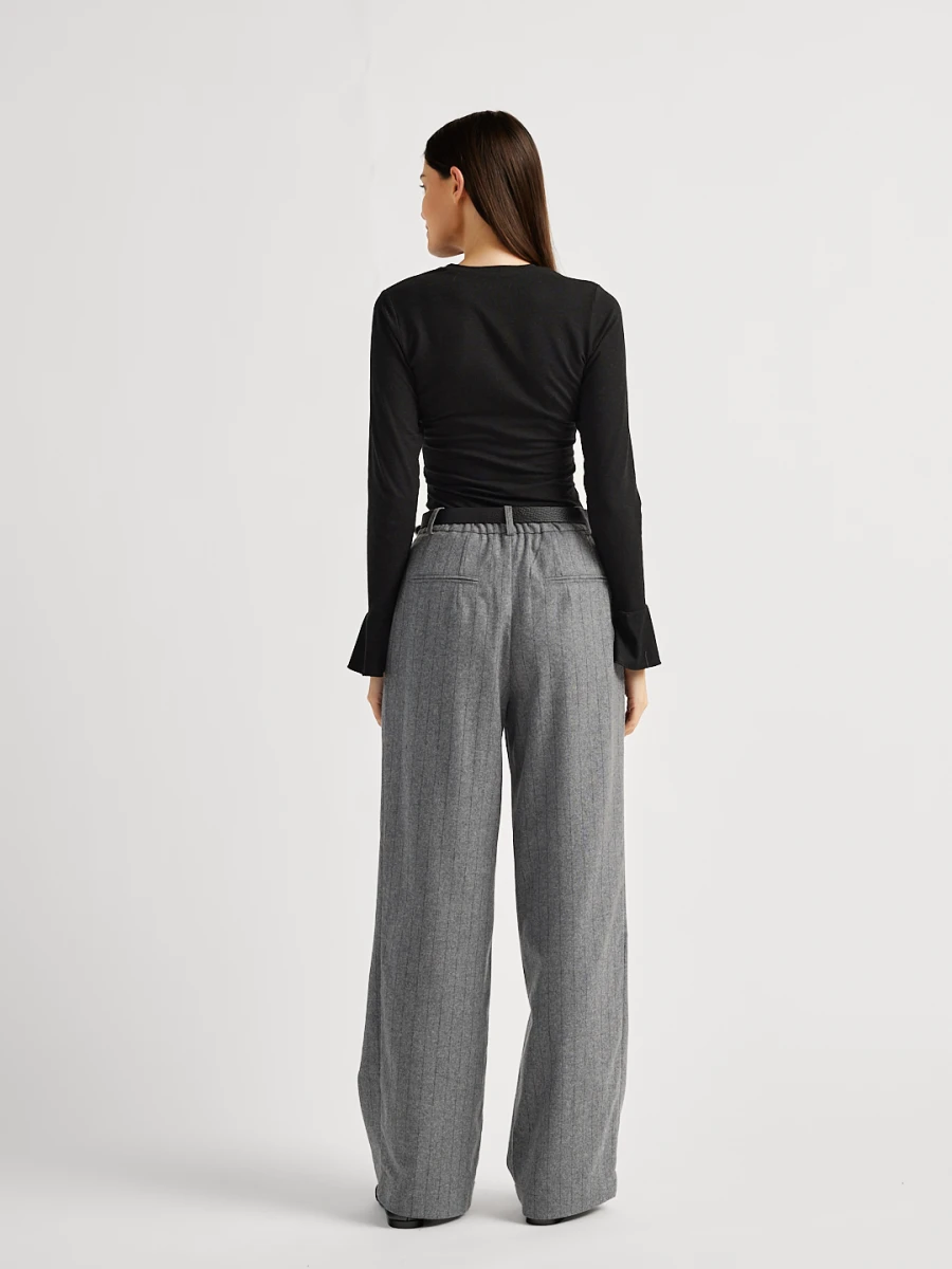 Spodnie business casual-damskie-BOSTON-szare-w prążek-pinstripe-wysoki stan-szerokie długie nogawki-swobodny fason-marka MAFFEI.