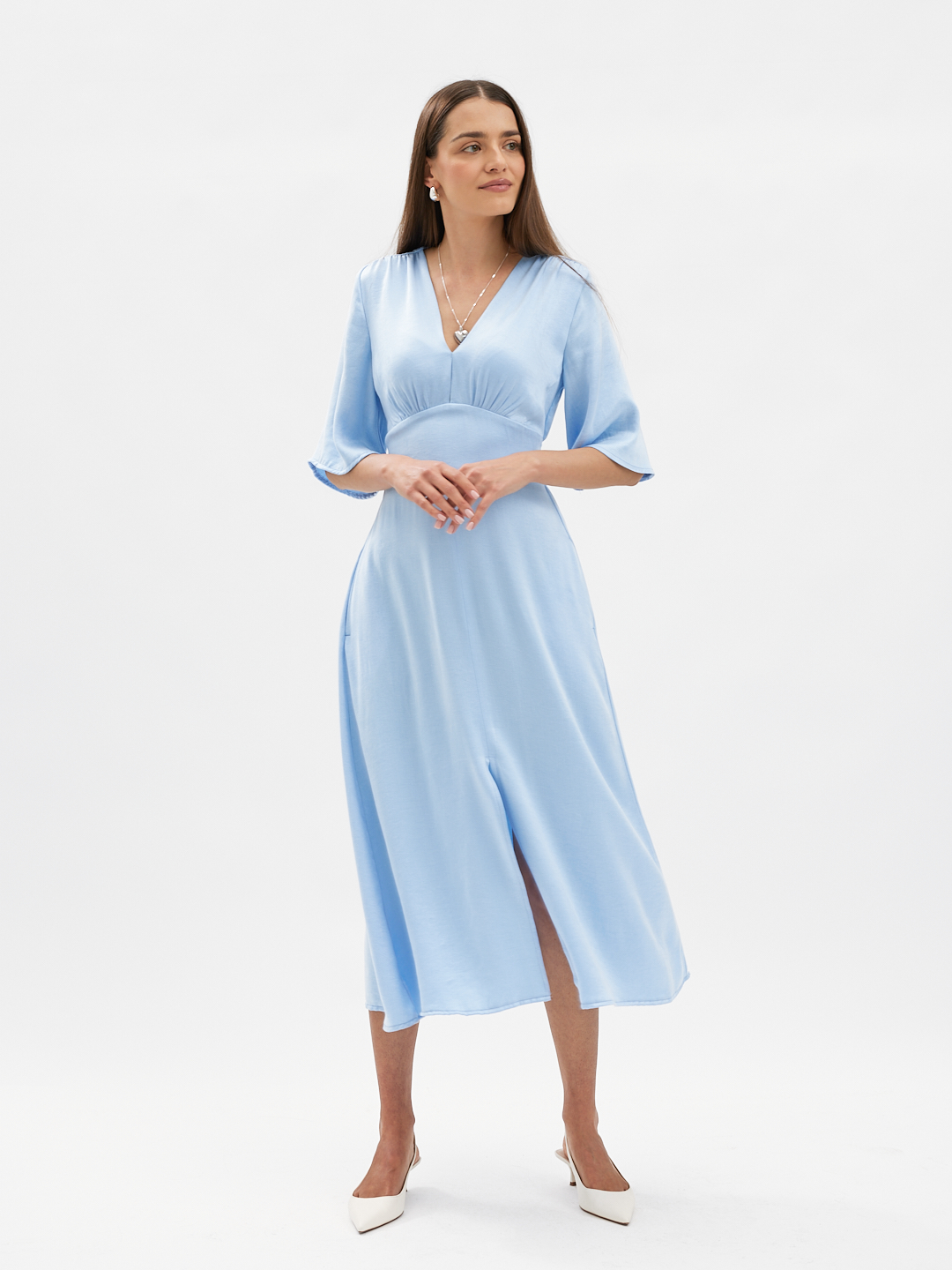 Sukienki z wiskozy – elegancja, lekkość i wysoka sztuka krawiecka